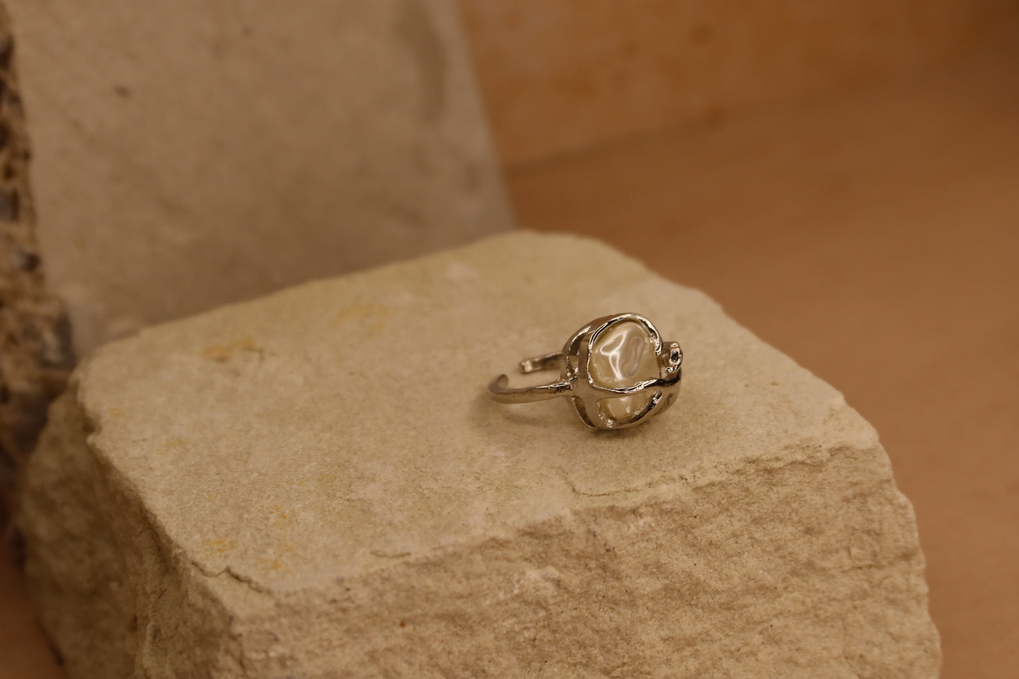 Silver Iridescent Pearl Ring